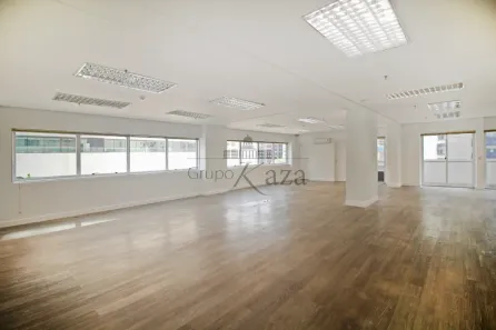 Prédio Comercial para alugar, 200m² no Vila Olímpia, São Paulo