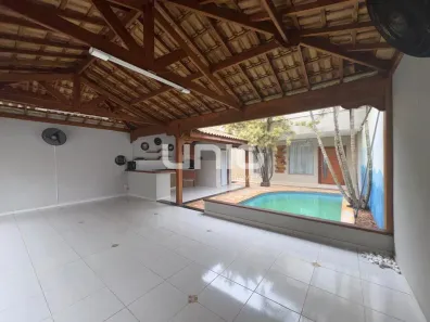 Casa com 3 Quartos para alugar, 218m² no Residencial Nova Água Branca II, Piracicaba
