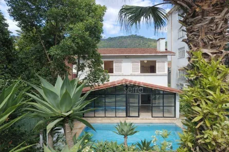 Casa com 3 Quartos à venda, 220m² no Jardim Cascata, Teresópolis