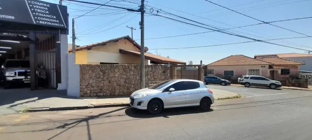 Imóvel Comercial com 3 Quartos para alugar, 107m² no Vila São Lúcio, Botucatu