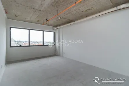 Sala Comercial à venda, 34m² no Passo da Areia, Porto Alegre