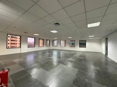Sala Comercial para alugar, 340m² no Dezoito do Forte Empresarial/Alphaville., Barueri