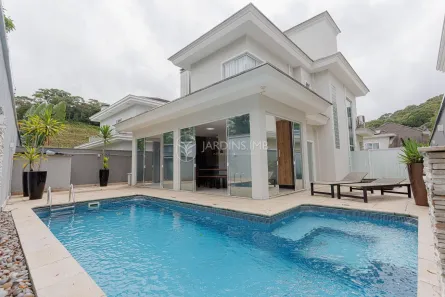 Casa de Condomínio com 3 Quartos à venda, 230m² no América, Joinville