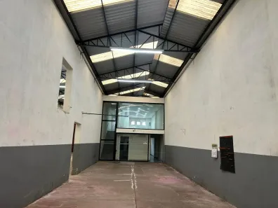 Galpão/Depósito/Armazém para alugar, 500m² no Vila Anastácio, São Paulo