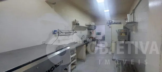 Ponto Comercial para alugar, 125m² no Santa Mônica, Uberlândia