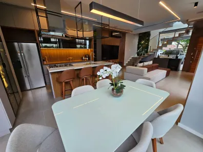Casa com 3 Quartos para alugar, 150m² no Jurerê, Florianópolis