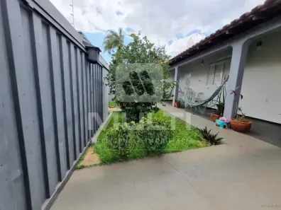 Casa com 3 Quartos à venda, 153m² no Cidade Jardim, Uberlândia