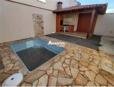 Casa de Condomínio com 3 Quartos à venda, 130m² no Jardim Holanda, Uberlândia