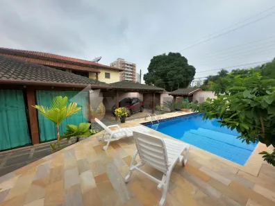 Casa com 4 Quartos à venda, 200m² no Loteamento Balneário Camburi, Caraguatatuba