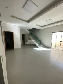 Sobrado com 3 Quartos à venda, 135m² no Segismundo Pereira, Uberlândia