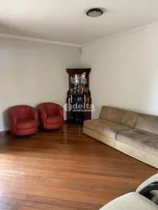Casa com 3 Quartos à venda, 233m² no Cidade Jardim, Uberlândia