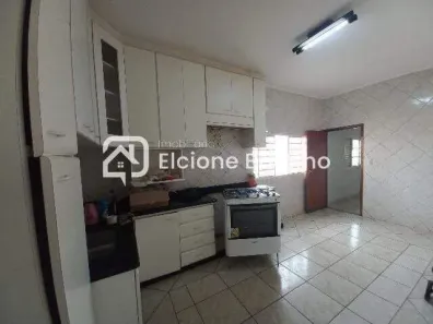 Casa com 3 Quartos para alugar, 130m² no Santa Mônica, Uberlândia