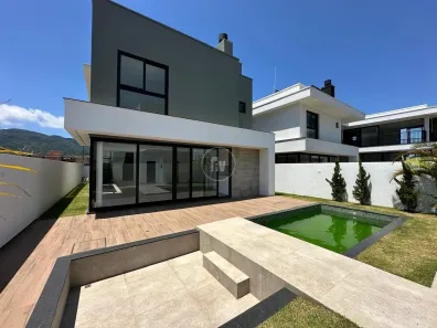 Casa de Condomínio com 3 Quartos à venda, 260m² no Jardim Dourado, Porto Belo