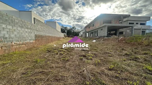Lote/Terreno à venda, 647m² no Centro, Guararema