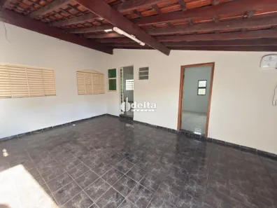 Casa com 3 Quartos à venda, 210m² no Segismundo Pereira, Uberlândia