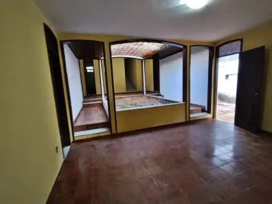Casa com 5 Quartos à venda, 260m² no Lagoa Nova, Natal