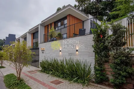 Sobrado com 3 Quartos à venda, 311m² no América, Joinville