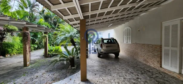 Casa com 3 Quartos para alugar, 300m² no Itacorubi, Florianópolis