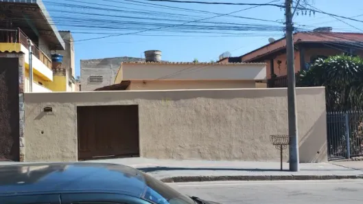 Casa com 3 Quartos à venda, 360m² no Jardim Laguna, Contagem