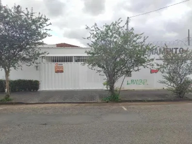 Casa com 2 Quartos para alugar, 140m² no Martins, Uberlândia