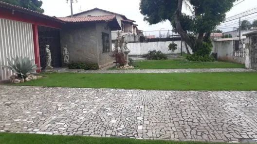 Casa com 5 Quartos para alugar, 2200m² no Cidade dos Funcionários, Fortaleza