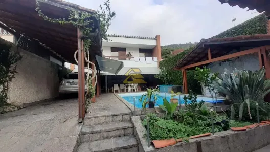 Casa com 6 Quartos à venda, 360m² no São Francisco, Niterói