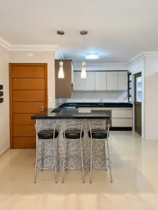 Apartamento com 2 Quartos para alugar, 97m² no Zona 07, Maringá
