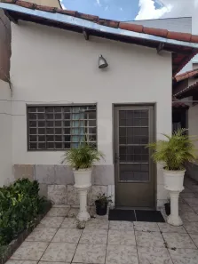 Casa com 3 Quartos à venda, 180m² no Jardim Patrícia, Uberlândia
