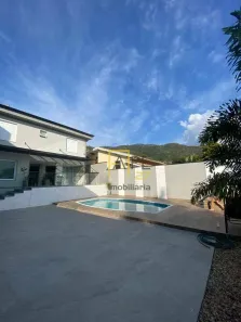 Casa de Condomínio com 3 Quartos para alugar, 250m² no Parque Arco Iris, Atibaia