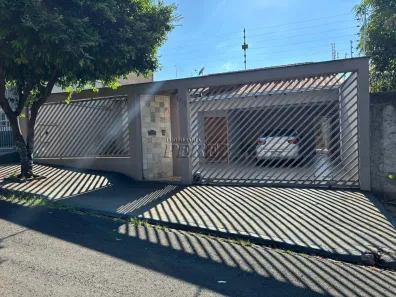 Casa com 3 Quartos à venda, 280m² no Coliseu, Londrina