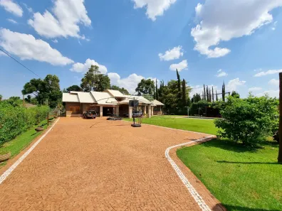 Sobrado com 4 Quartos para alugar, 312m² no Recanto do Salto, Londrina