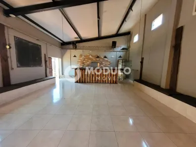 Prédio Comercial para alugar, 120m² no Fundinho, Uberlândia