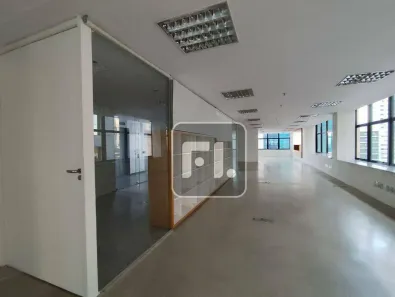 Sala Comercial para alugar, 245m² no Vila Olímpia, São Paulo