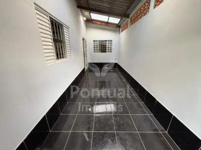 Casa com 2 Quartos para alugar, 80m² no Presidente Roosevelt, Uberlândia