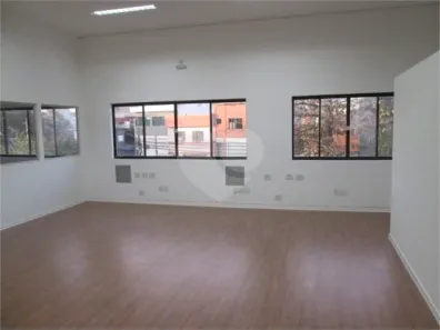 Galpão/Depósito/Armazém para alugar, 340m² no Vila Anastácio, São Paulo
