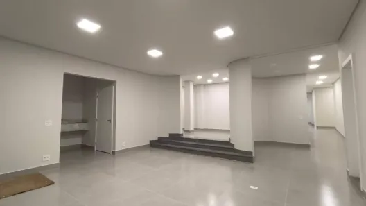 Imóvel Comercial para alugar, 332m² no Vila Claudia, Limeira