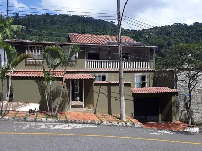 Casa com 6 Quartos à venda, 378m² no Vale do Ipê, Juiz de Fora