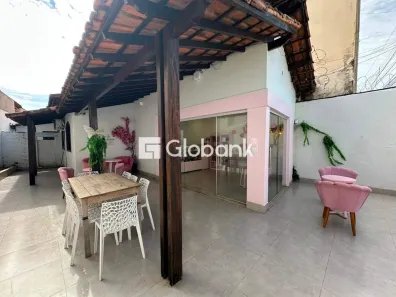 Imóvel Comercial com 3 Quartos para alugar, 90m² no Centro, Montes Claros
