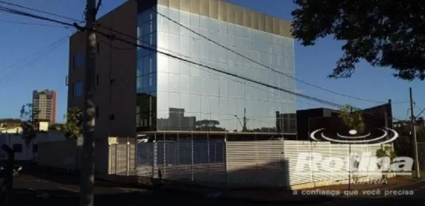 Sala Comercial para alugar, 1600m² no Martins, Uberlândia