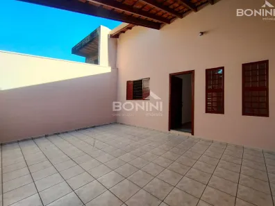 Casa com 2 Quartos para alugar, 70m² no Parque Novo Mundo, Americana