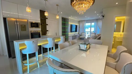 Apartamento com 3 Quartos para alugar, 130m² no Centro, Balneário Camboriú