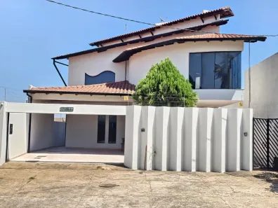 Casa com 5 Quartos à venda, 300m² no Setor Tradicional, Brasília