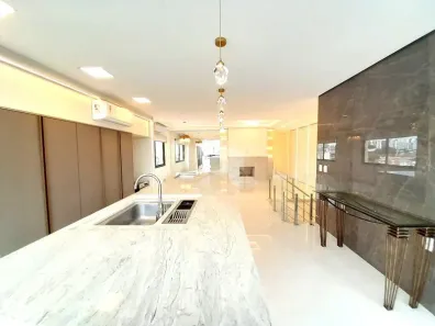 Apartamento com 3 Quartos para alugar, 183m² no Passo da Areia, Porto Alegre