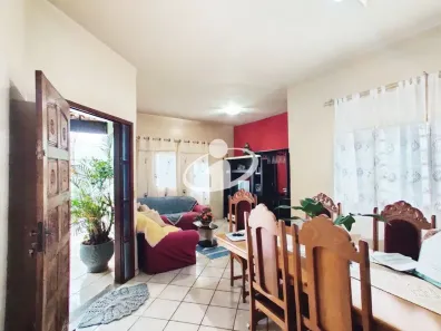 Casa com 5 Quartos à venda, 212m² no Santa Mônica, Uberlândia