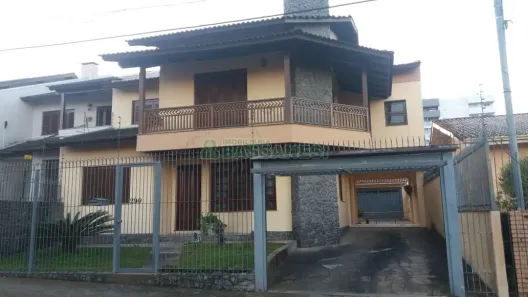 Casa com 3 Quartos à venda, 320m² no Vinhedos, Caxias do Sul