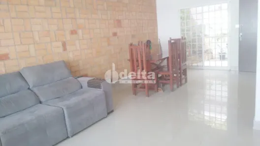 Casa com 3 Quartos à venda, 360m² no Cidade Jardim, Uberlândia