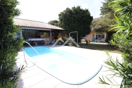 Casa com 3 Quartos à venda, 270m² no Centro, Peruíbe