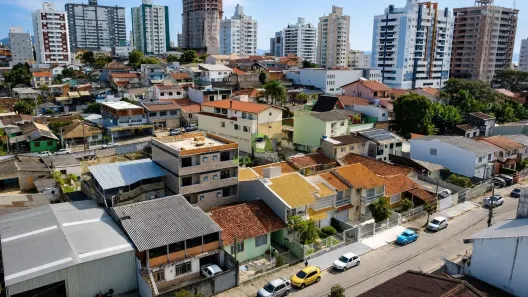Prédio Comercial com 7 Quartos à venda, 270m² no Barreiros, São José