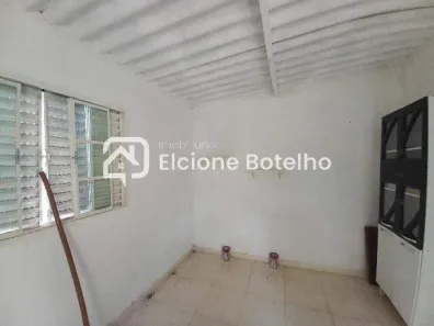 Casa com 3 Quartos para alugar, 130m² no Santa Mônica, Uberlândia
