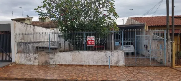 Casa com 3 Quartos à venda, 213m² no Conjunto Habitacional Maria Cecília Serrano de Oliveira, Londrina
